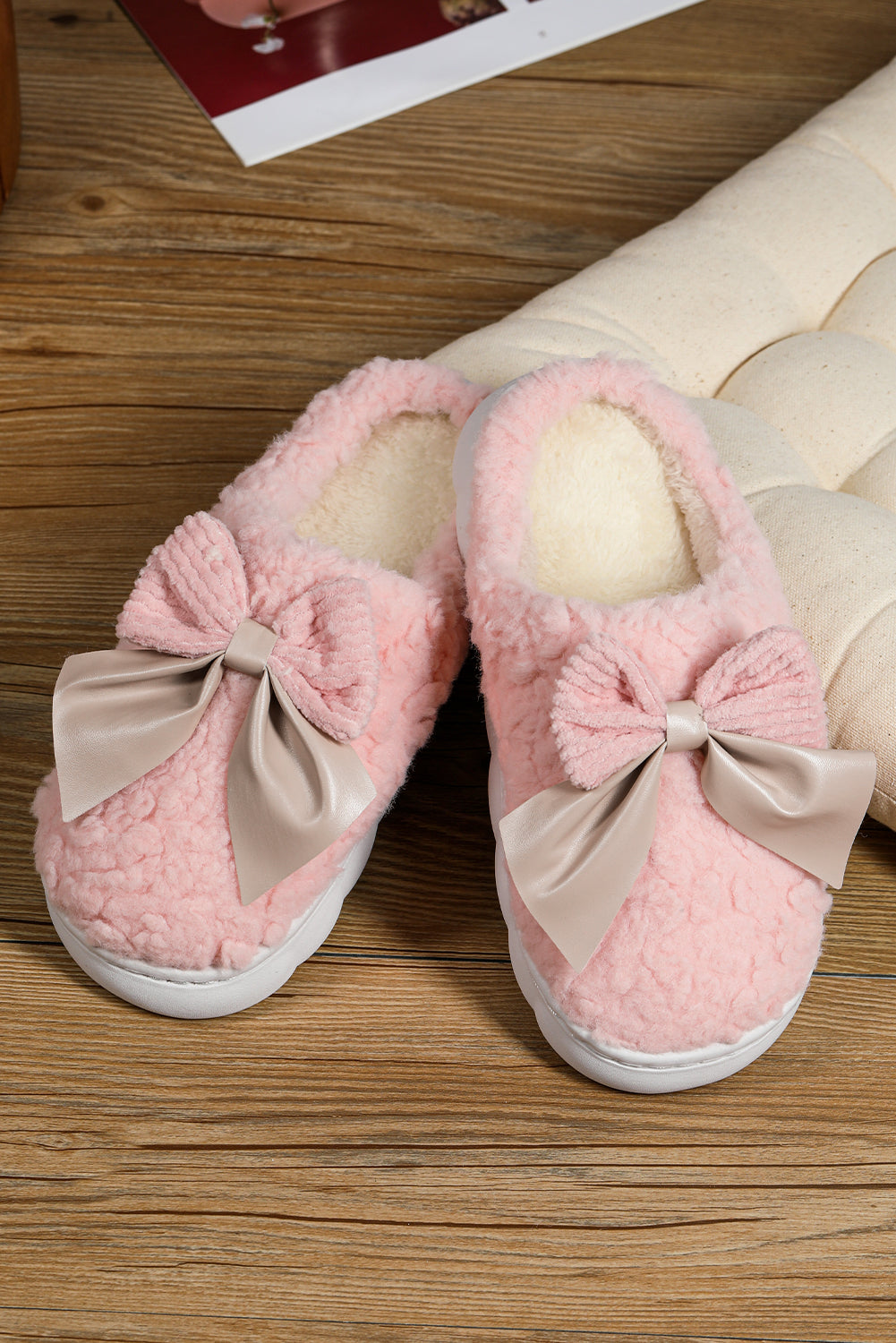White Contrast Bowknot Applique Plush Winter Slippers (Colors May Differ by Batch)
